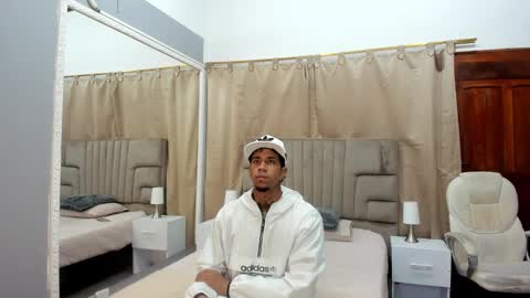 Snapshot of julian_billy chatting on 01.19.25 julian billy online show from 01.19.25