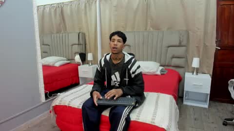 Snapshot of julian_billy chatting on 02.01.25 julian billy online show from 02.01.25