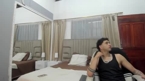 Snapshot of julian_billy chatting on 02.15.25 julian billy online show from 02.15.25