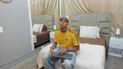 Snapshot of julian_billy chatting on 02.17.25 julian billy online show from 02.17.25