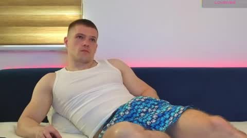 Snapshot of julian_turner chatting on 05.18.26 julian_turner online show from 05.18.26