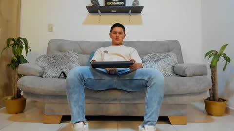 julian_wallace online show from 01.21.25