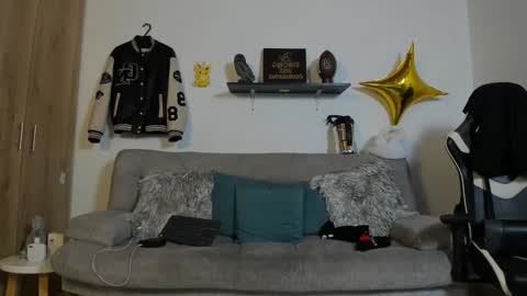 julian_wallace online show from 10.03.25