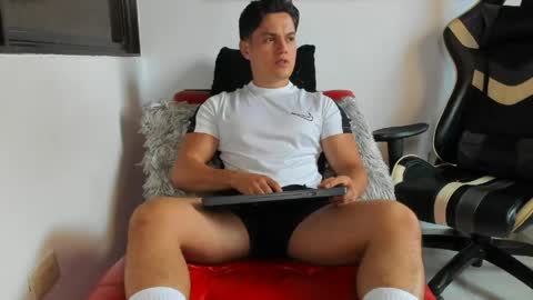julian_wallace online show from 04.24.26
