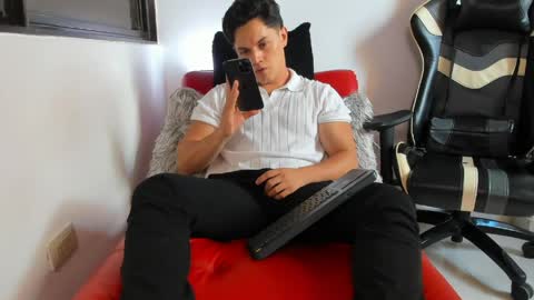 julian_wallace online show from 04.27.26