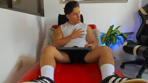 julian_wallace online show from 04.30.26