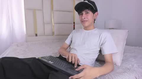 Snapshot of julian_xp chatting on 07.18.26 Julian online show from 07.18.26