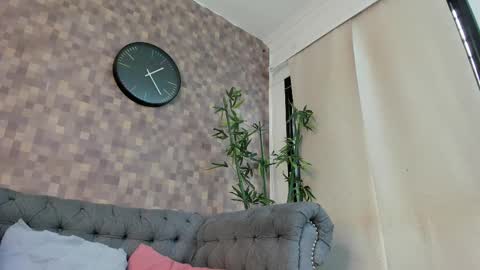 Snapshot of juliana_luque chatting on 09.10.25 Juli online show from 09.10.25