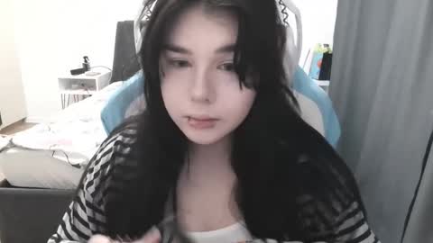 Snapshot of julianesanzo chatting on 06.02.26 MIa online show from 06.02.26