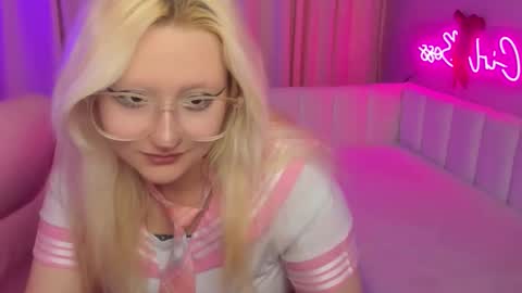 Snapshot of juliasharkk chatting on 10.10.25 JuliaSharkk online show from 10.10.25