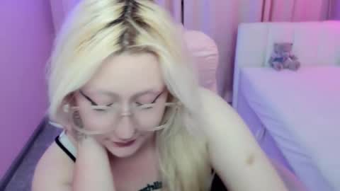 Snapshot of juliasharkk chatting on 10.13.25 JuliaSharkk online show from 10.13.25