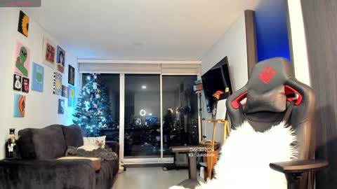 Snapshot of julidavila chatting on 12.31.24 Jeimy Help me to reach 100 thumbs up online show from 12.31.24