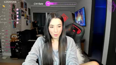 Snapshot of julidavila chatting on 03.05.25 Jeimy Help me to reach 100 thumbs up online show from 03.05.25
