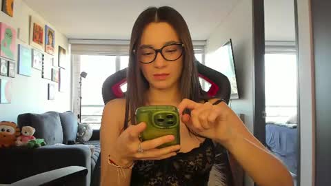 Jeimy Help me to reach 100 thumbs up online show from 06.25.26