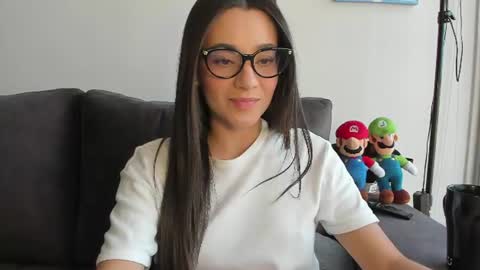 Jeimy Help me to reach 100 thumbs up online show from 07.26.26