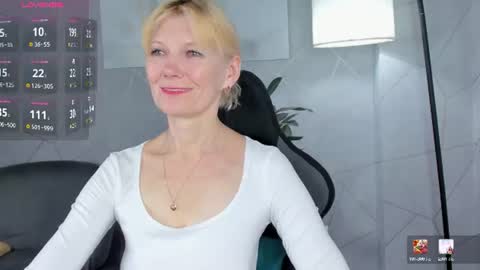 Snapshot of julie_lucasss chatting on 06.18.26 Julie Lucasss online show from 06.18.26