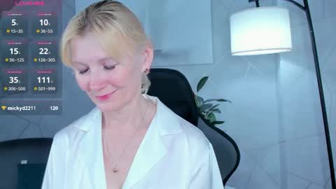 Snapshot of julie_lucasss chatting on 06.19.26 Julie Lucasss online show from 06.19.26