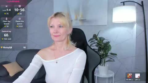 Snapshot of julie_lucasss chatting on 06.26.26 Julie Lucasss online show from 06.26.26
