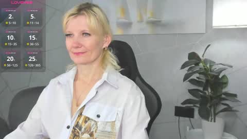 Snapshot of julie_lucasss chatting on 07.05.26 Julie Lucasss online show from 07.05.26