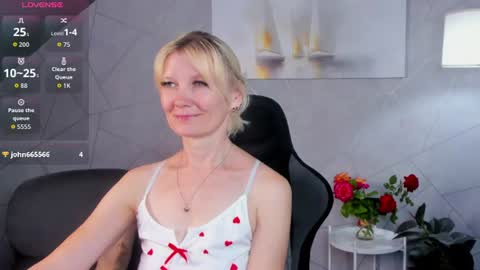 Snapshot of julie_lucasss chatting on 07.09.26 Julie Lucasss online show from 07.09.26