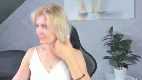 Snapshot of julie_lucasss chatting on 07.13.26 Julie Lucasss online show from 07.13.26