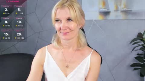 Snapshot of julie_lucasss chatting on 07.23.26 Julie Lucasss online show from 07.23.26
