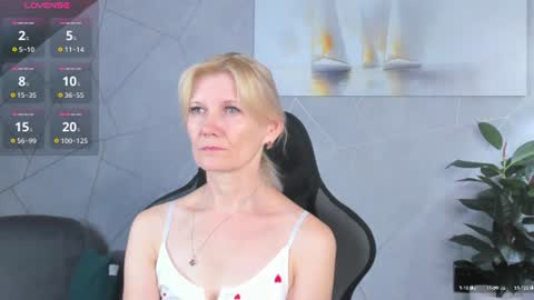Snapshot of julie_lucasss chatting on 07.24.26 Julie Lucasss online show from 07.24.26
