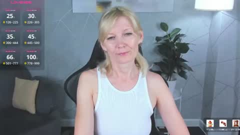 Snapshot of julie_lucasss chatting on 07.27.26 Julie Lucasss online show from 07.27.26