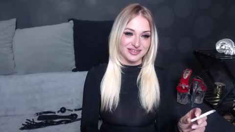 Snapshot of juliediamond chatting on 10.08.25 julia online show from 10.08.25