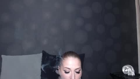 Snapshot of juliediamond chatting on 10.20.25 julia online show from 10.20.25