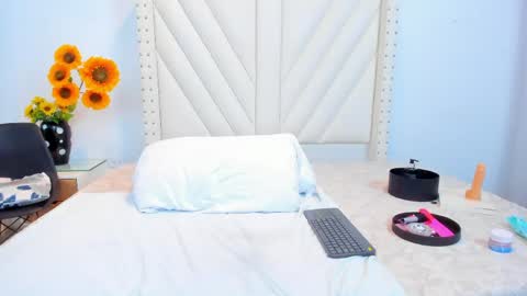 Julieehabubu online show from 04.30.26