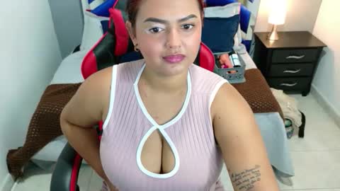 Snapshot of julieeta_castillo chatting on 04.13.26 julieta online show from 04.13.26