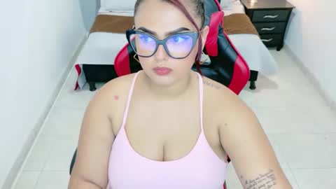 Snapshot of julieeta_castillo chatting on 06.01.26 julieta online show from 06.01.26