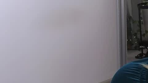 Snapshot of juliejuliette chatting on 02.22.25 Julia online show from 02.22.25