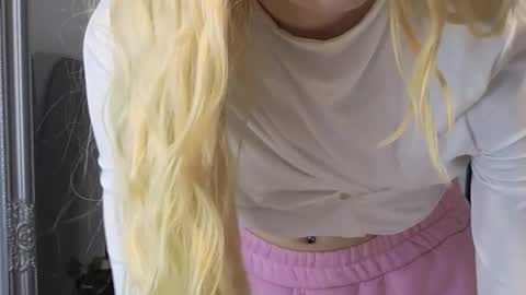 Snapshot of juliejuliette chatting on 09.24.25 Julia online show from 09.24.25