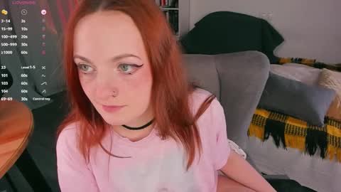 Snapshot of juliet_schoolgirl chatting on 01.12.26 Juliet online show from 01.12.26