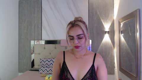 julieta__fox_ online show from 04.08.26