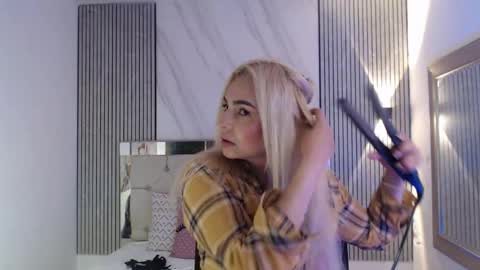 julieta__fox_ online show from 06.08.26