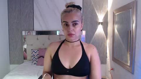 julieta__fox_ online show from 06.12.26