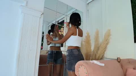 Juli online show from 11.02.25