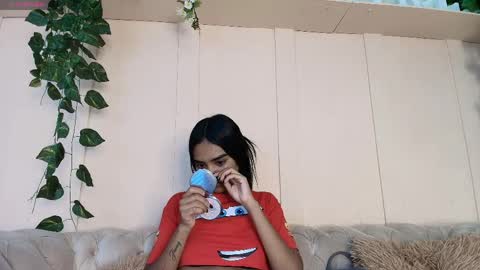 Snapshot of julieta_aguilar chatting on 05.24.26 Juli online show from 05.24.26