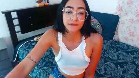 Snapshot of julieta_art1 chatting on 12.23.24 julieta art1 online show from 12.23.24
