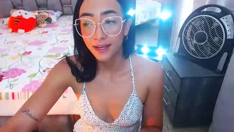Snapshot of julieta_art1 chatting on 02.08.25 julieta art1 online show from 02.08.25