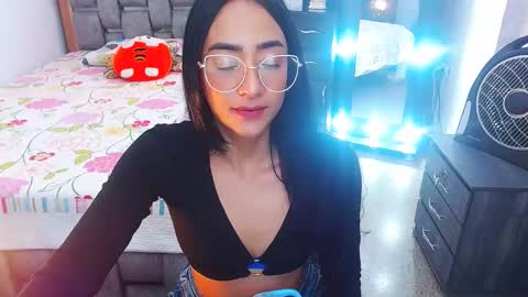 Snapshot of julieta_art1 chatting on 02.13.25 julieta art1 online show from 02.13.25