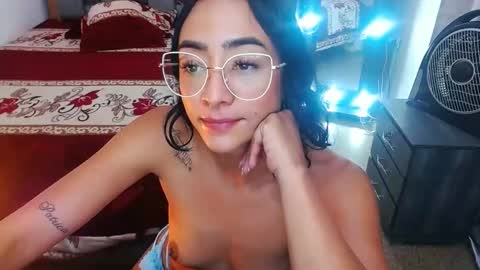 Snapshot of julieta_art1 chatting on 02.19.25 julieta art1 online show from 02.19.25