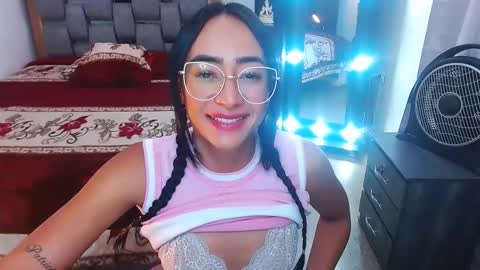 Snapshot of julieta_art1 chatting on 02.20.25 julieta art1 online show from 02.20.25