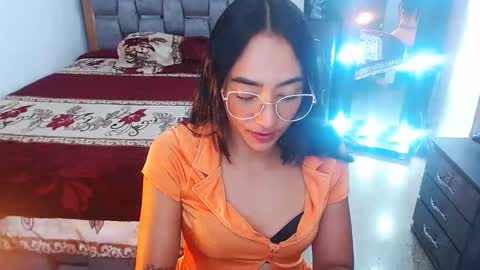 Snapshot of julieta_art1 chatting on 02.21.25 julieta art1 online show from 02.21.25