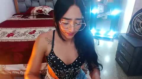 Snapshot of julieta_art1 chatting on 02.24.25 julieta art1 online show from 02.24.25