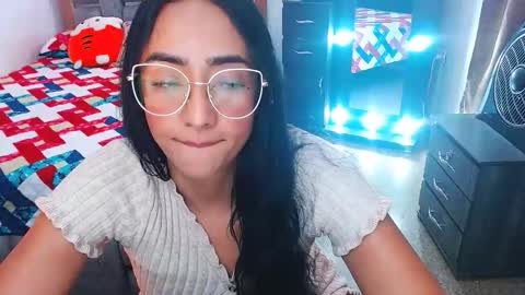 Snapshot of julieta_art1 chatting on 10.24.25 julieta art1 online show from 10.24.25