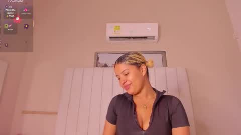 Julieta  IG juietaflower06 online show from 11.14.25